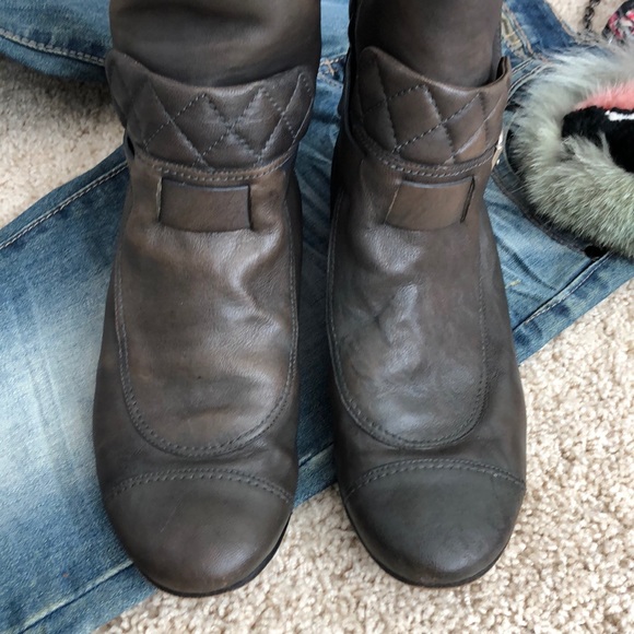 Authentic CHANEL Aged Moto Ankle Quilted BOOTS - Picture 3 of 8